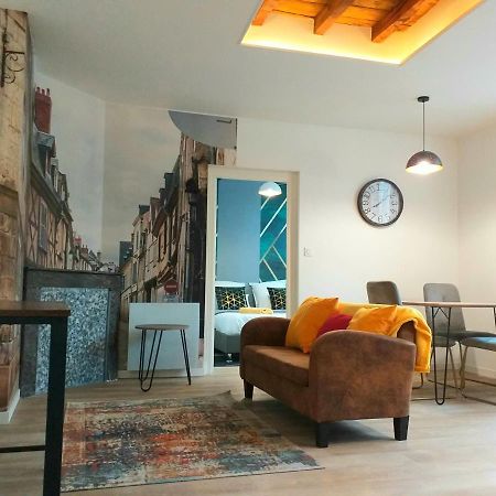 Les Volets Bleus - Deux Appartements Et Un Studio, Jardin Bourges Bagian luar foto