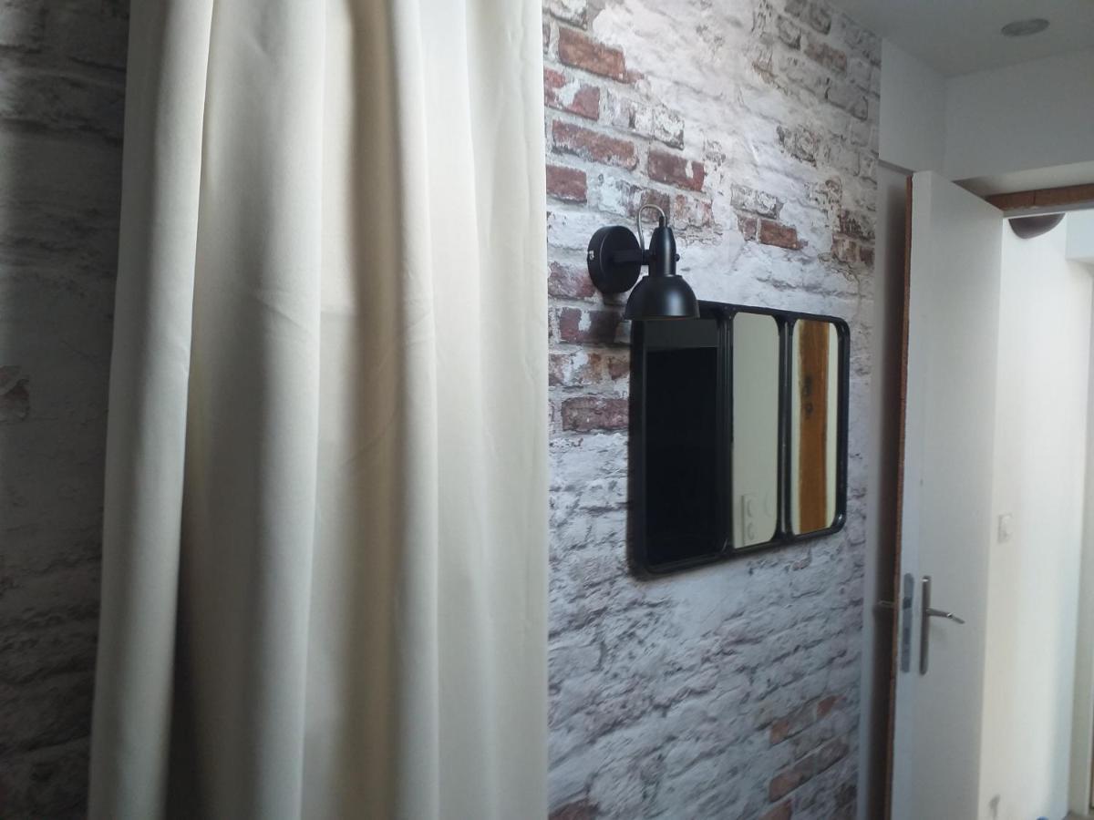 Les Volets Bleus - Deux Appartements Et Un Studio, Jardin Bourges Bagian luar foto