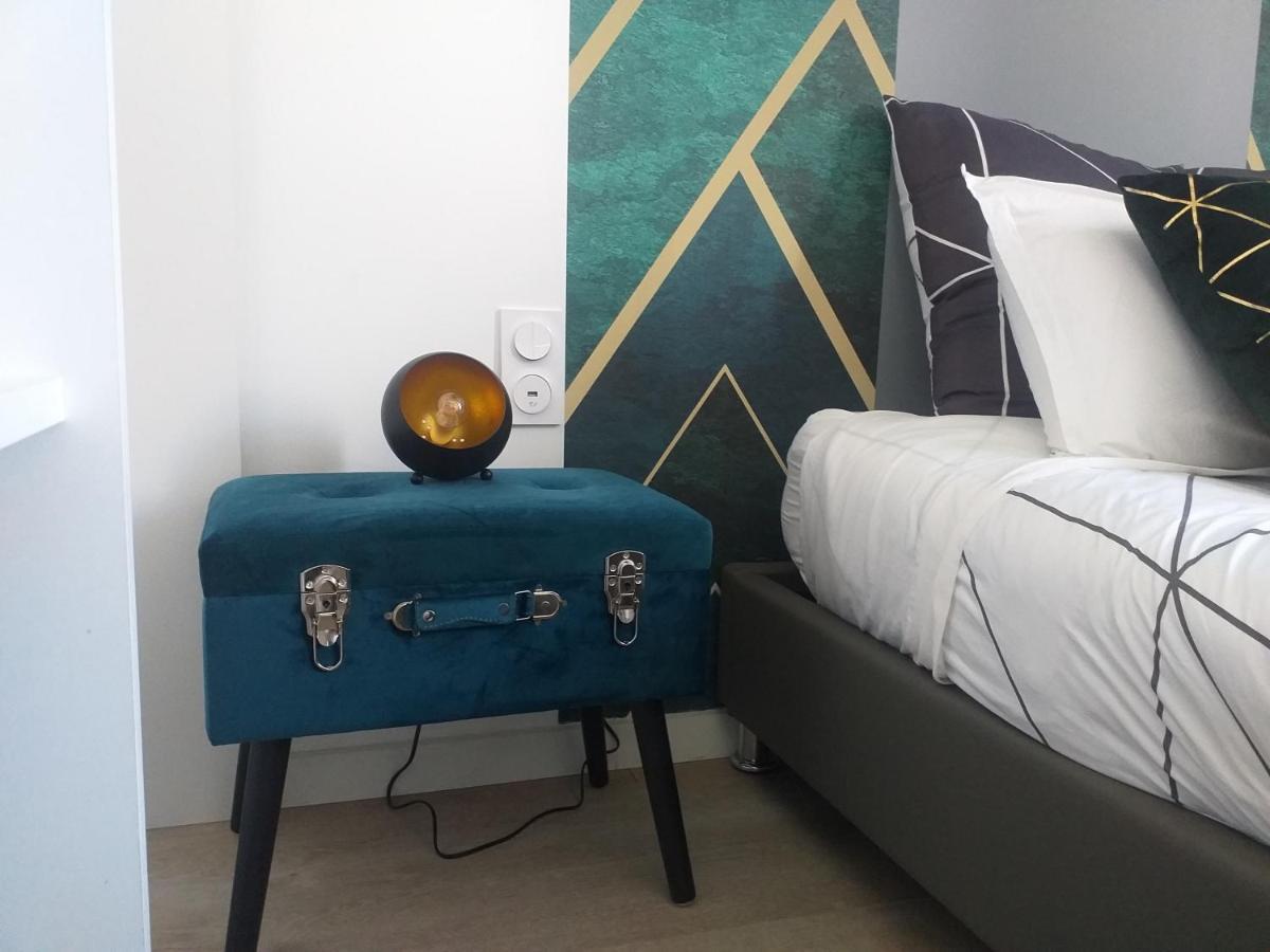 Les Volets Bleus - Deux Appartements Et Un Studio, Jardin Bourges Bagian luar foto